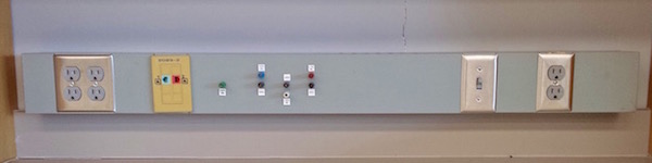 AC outlets, DC plugs, DC switch